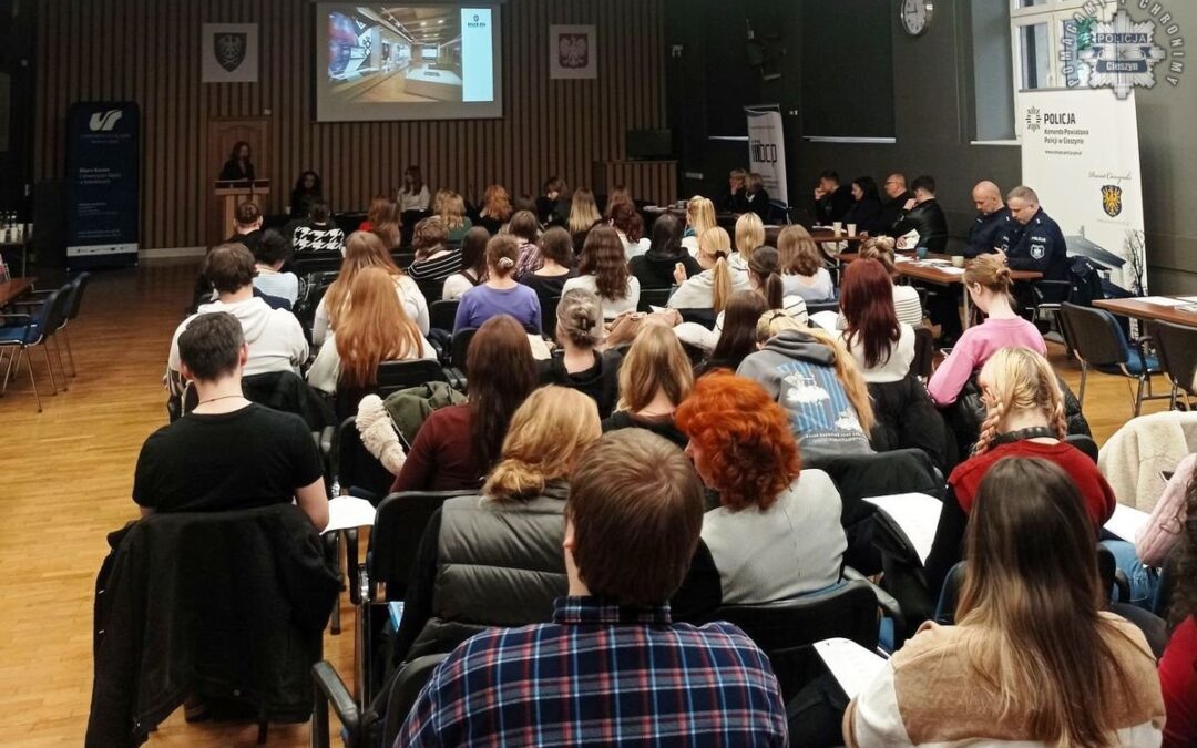 Policjanci z Cieszyna na Targach Pracy