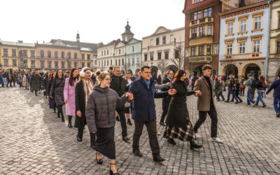Zatańczyli Poloneza na cieszyńskim Rynku