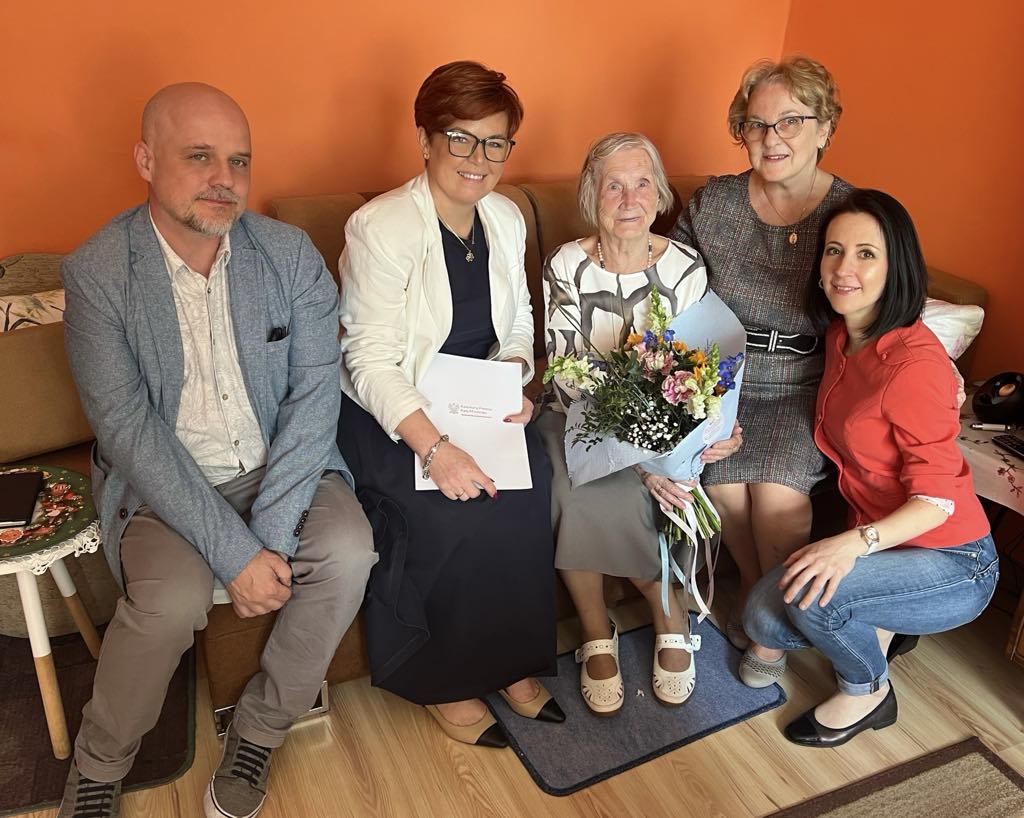 f9700154-7feb-4290-bbed-81e61b5c2aa8