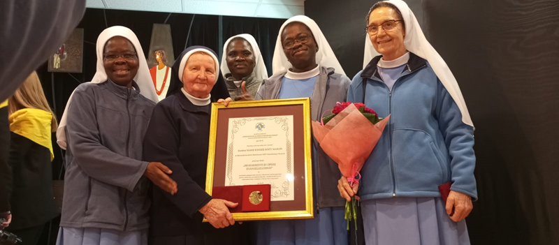 Gala wręczenia medali „Benemerenti in Opere Evagelizationis” w Pieniężnie.