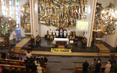 Pola Nadziei. Młodzi pomagają cierpiącym