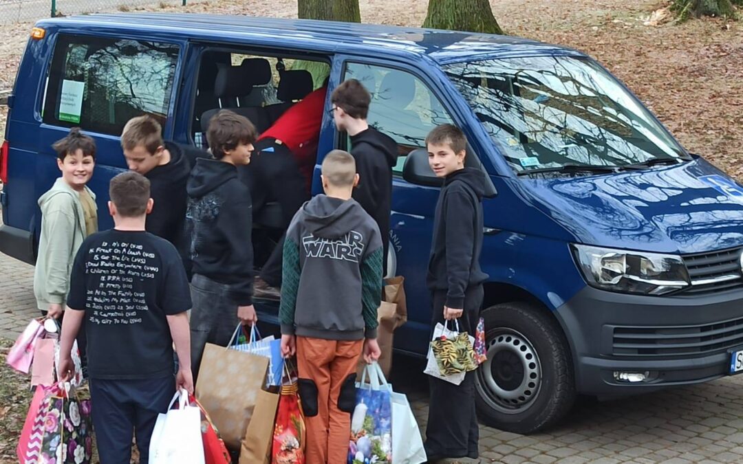 Akcja uczniów klas 7 i 8 na rzecz seniorów