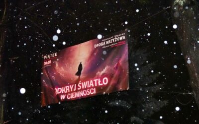Rozpoczęcie Terenowej Drogi Krzyżowej w andrychowskiej parafii.