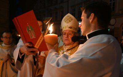 Liturgia Wigilii Paschalnej w katedrze.
